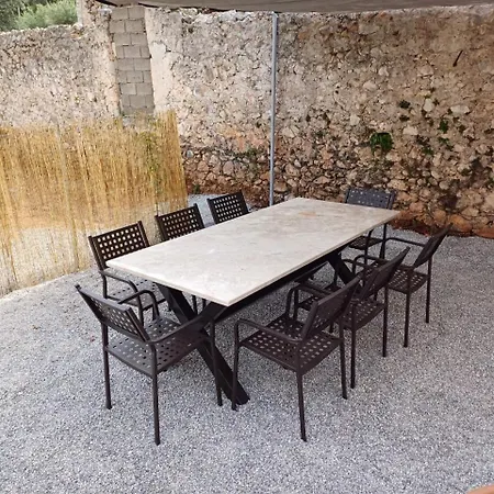 فيلة The Red Cliffs