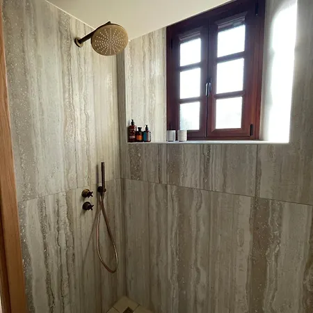 فيلة The Red Cliffs