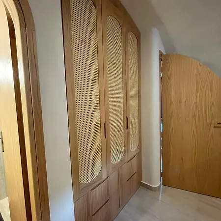 فيلة The Red Cliffs