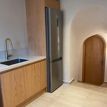 The Red Cliffs فيلة ليونِذيو