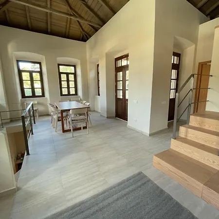 The Red Cliffs Villa Leonídion