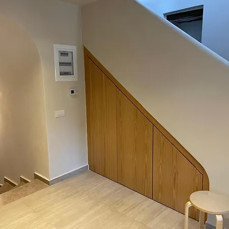 The Red Cliffs * ليونِذيو