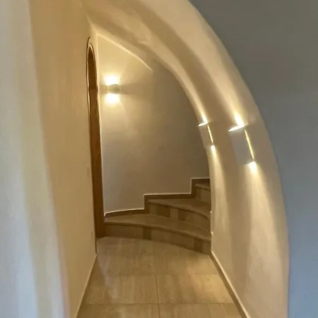 The Red Cliffs فيلة *