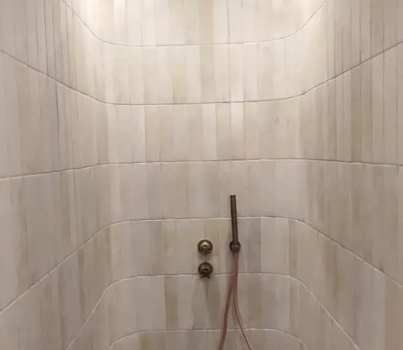 The Red Cliffs Leonídion