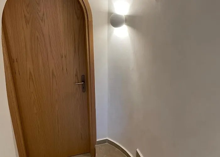 The Red Cliffs Villa Leonídion