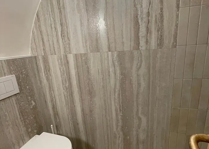 The Red Cliffs Leonídion