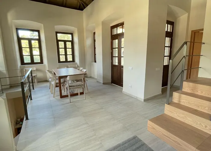 The Red Cliffs Villa Leonídion