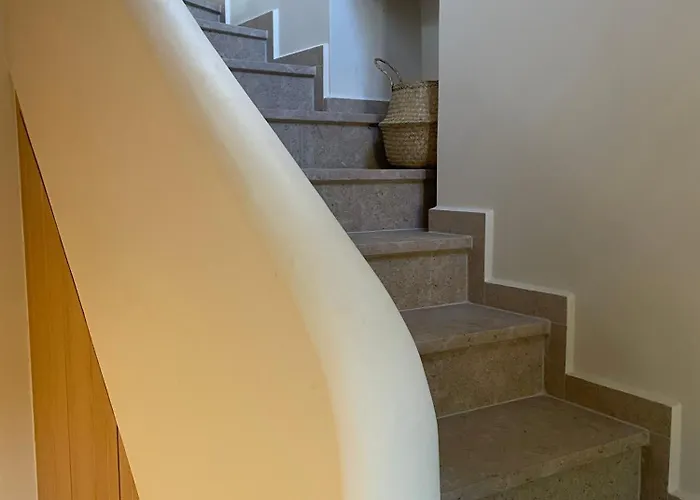 The Red Cliffs Villa Leonídion